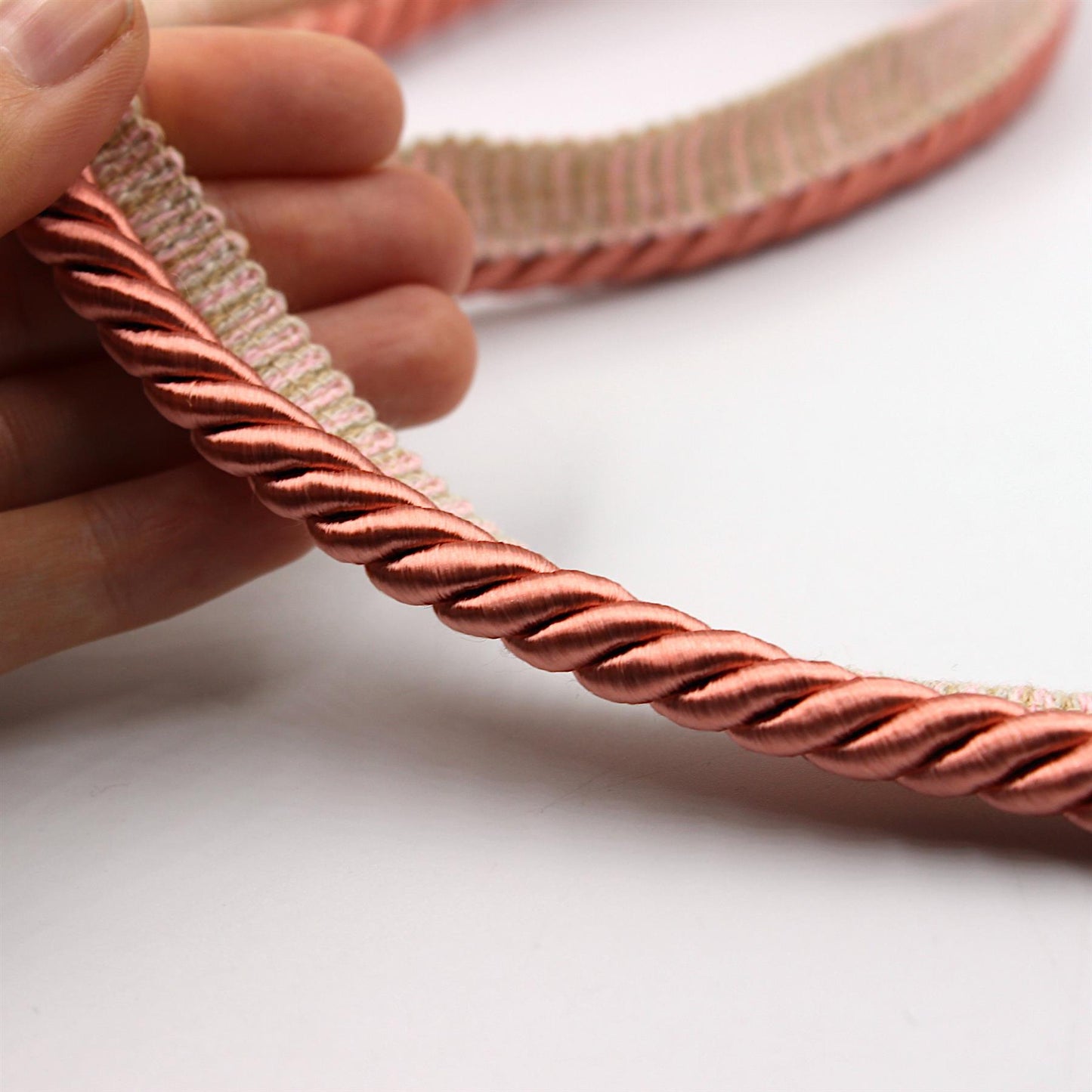 Silky Flanged Twisted Cord Insertion 9896