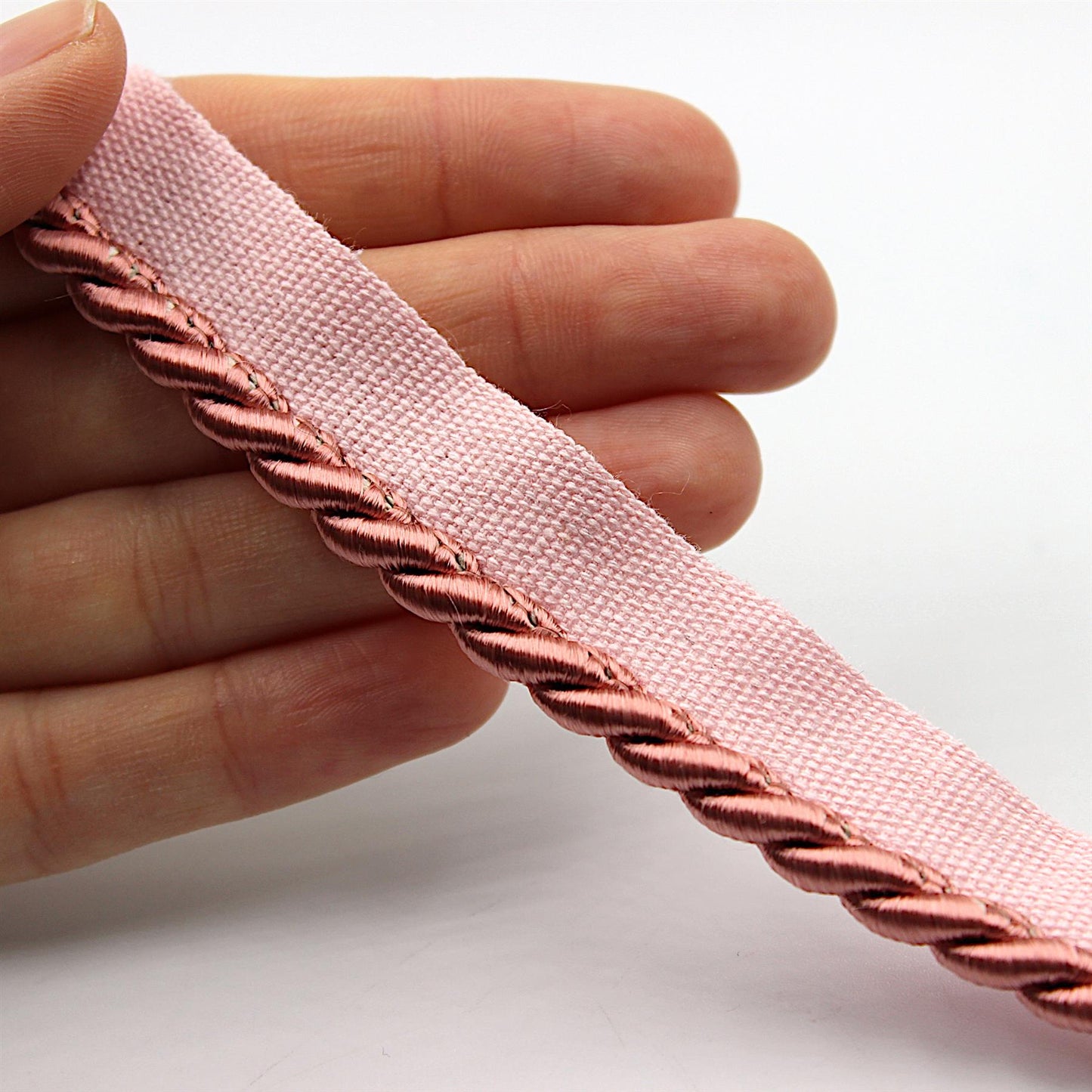 Silky Flanged Twisted Cord Insertion 9896