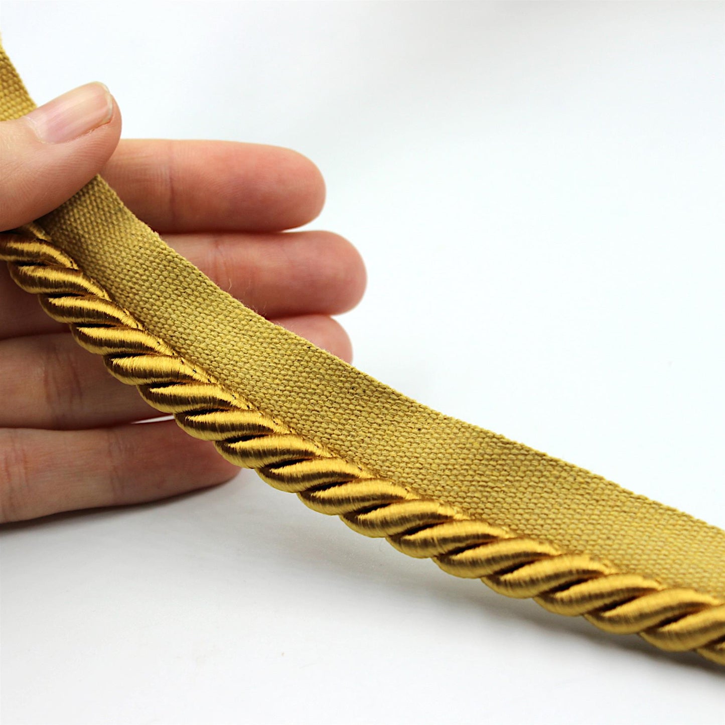 Silky Flanged Twisted Cord Insertion 9896