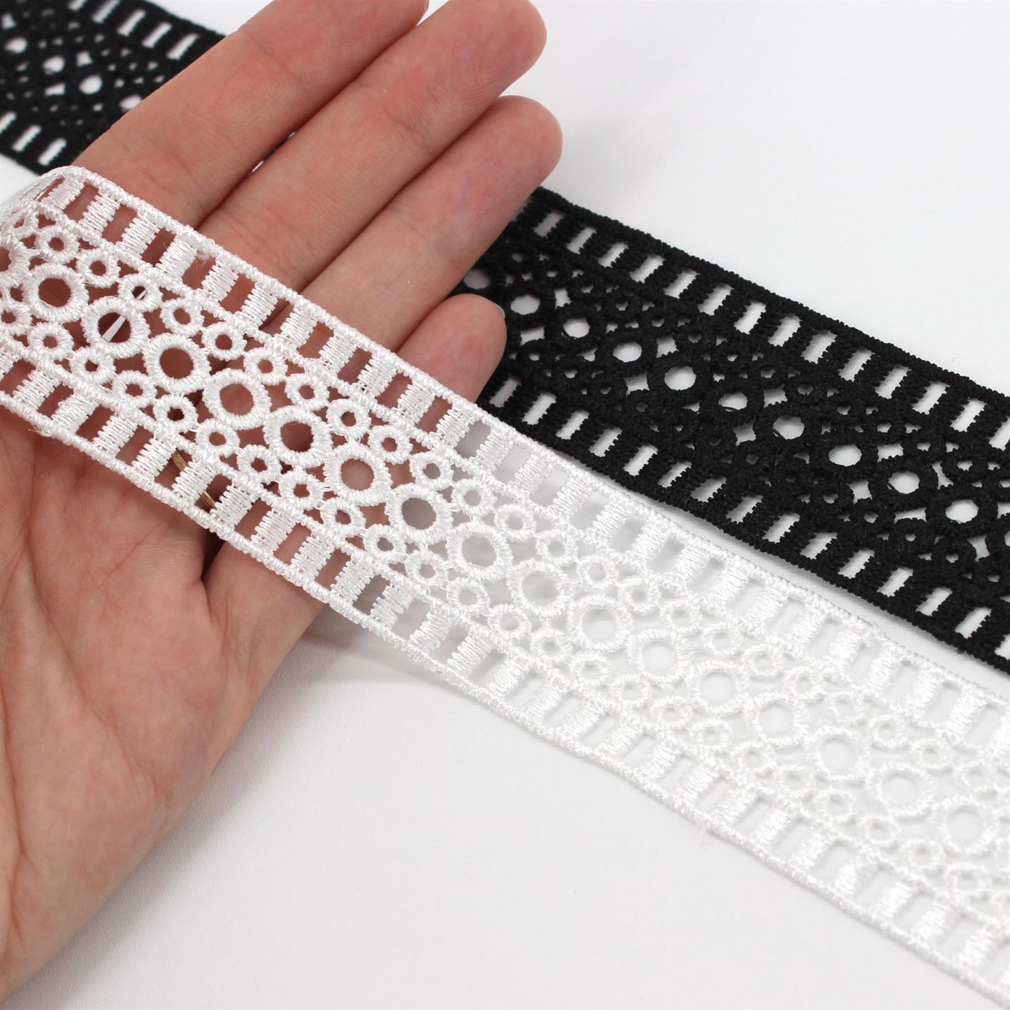 Barnacle Guipure Lace 33mm x 1m - 5557