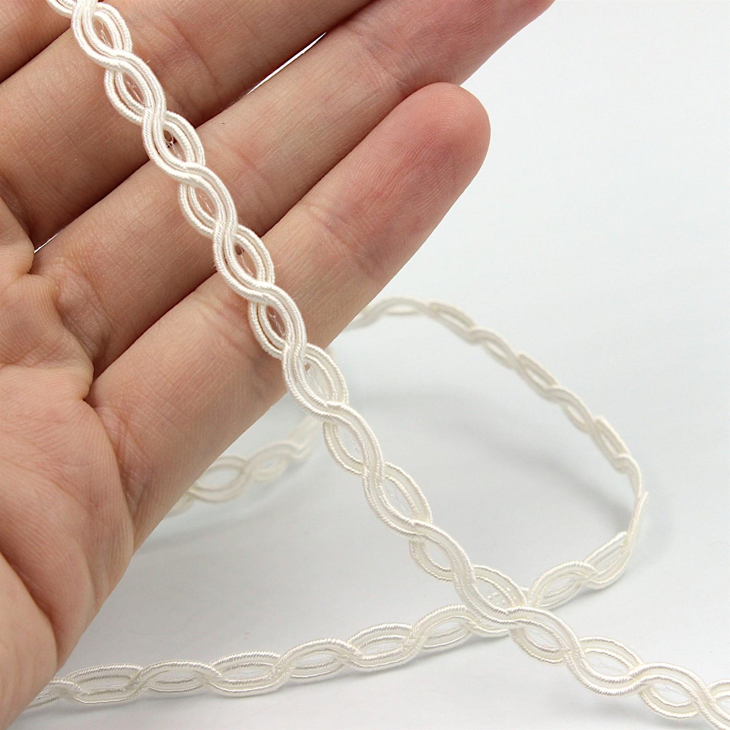 Tiny Figure Eight Loop Braid 5mm x 1m - 8009