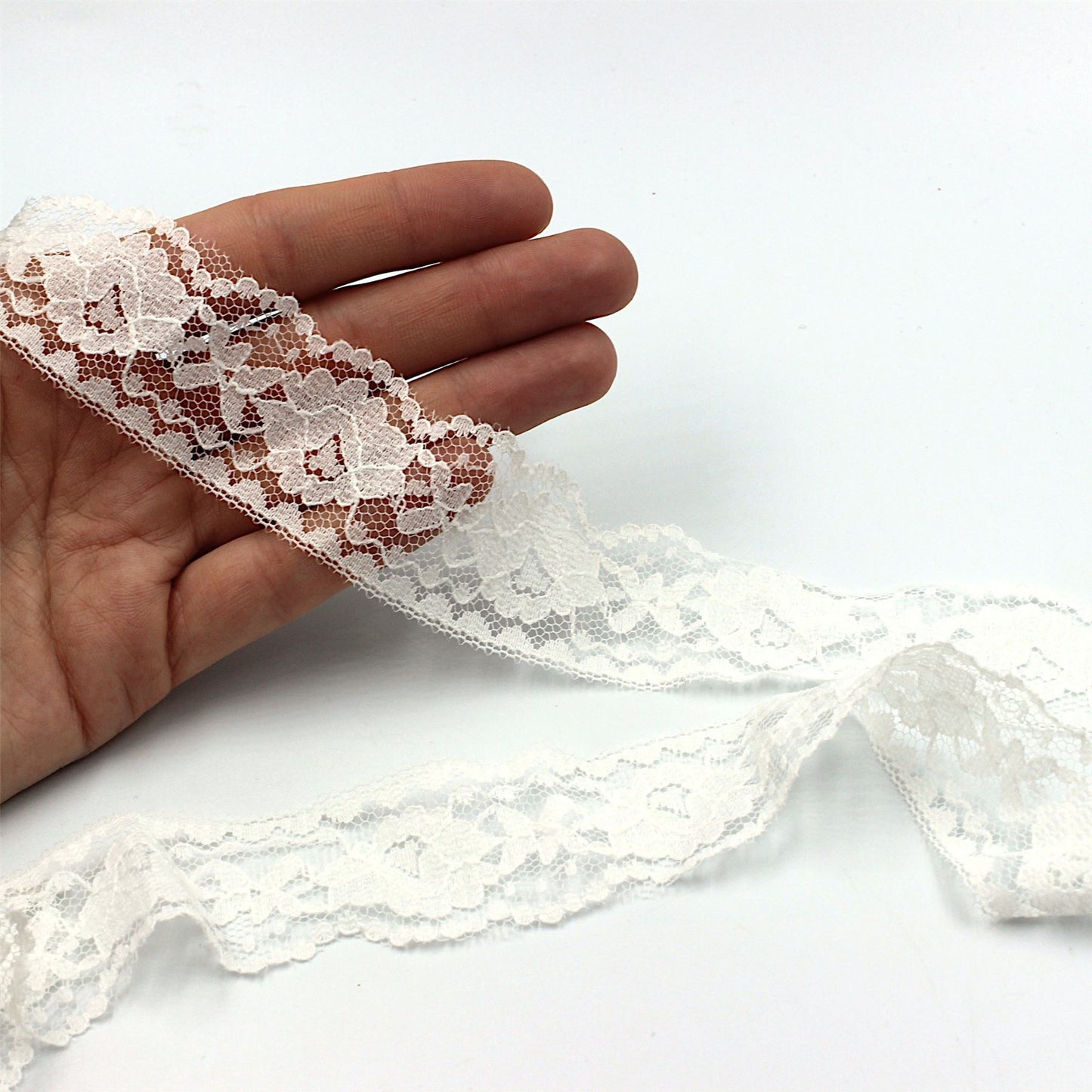 Small Flower Lace 30mm x 1m - 8460