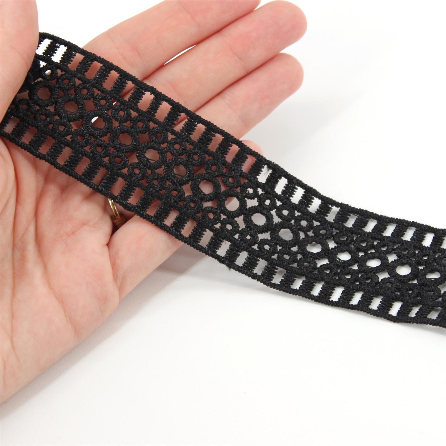 Barnacle Guipure Lace 33mm x 1m - 5557
