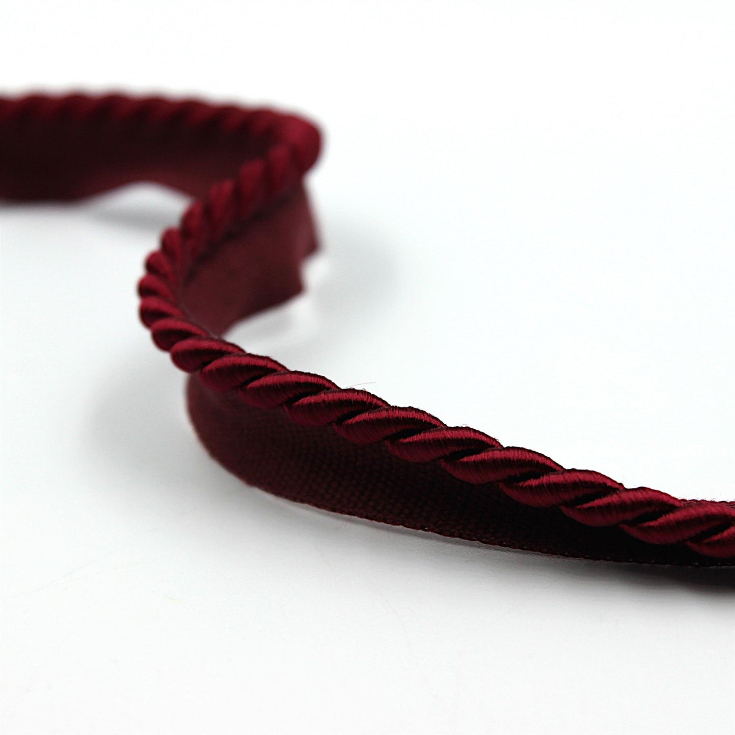 Silky Flanged Twisted Cord Insertion 9896