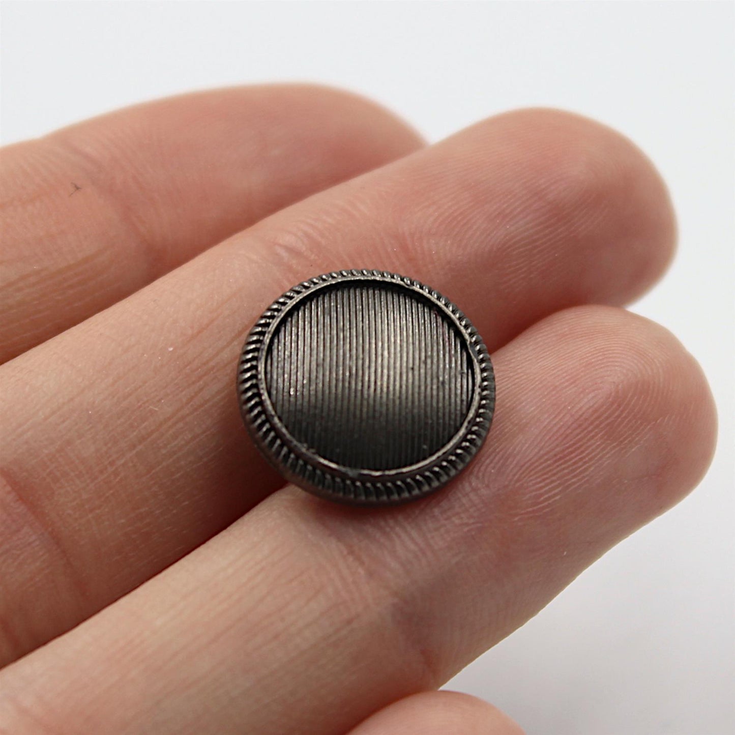Grooved Metal Shank Button With Crimped Edge x1m - 5525
