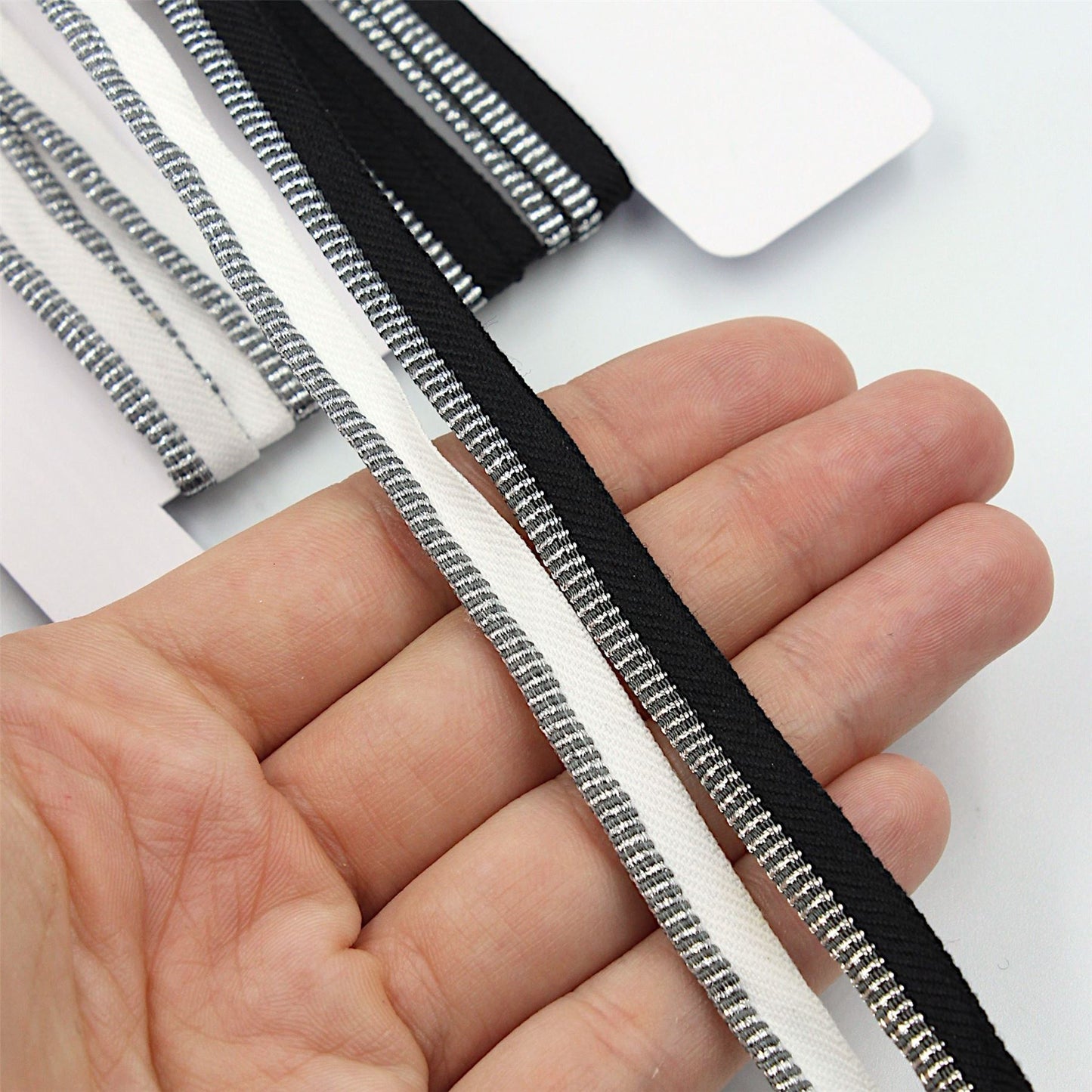 Silver Lurex Piping Insertion 2.5mm 6174