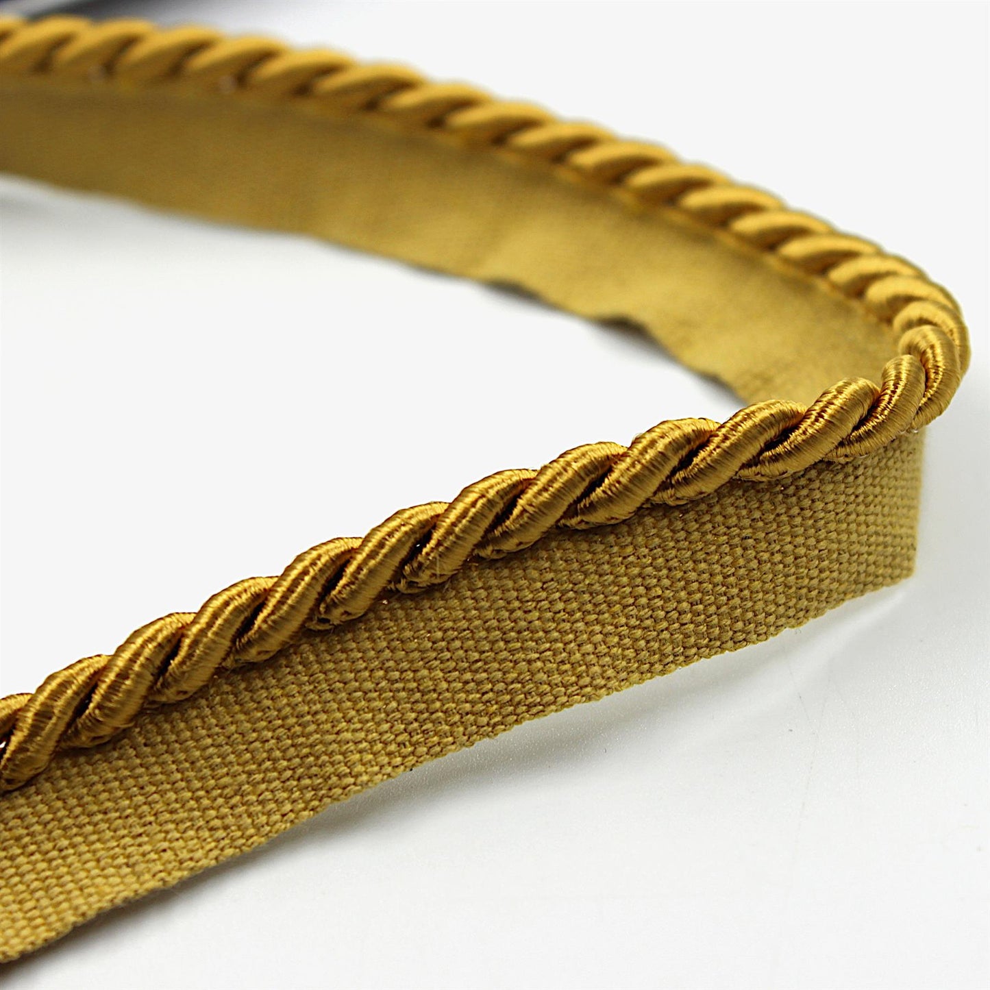 Silky Flanged Twisted Cord Insertion 9896