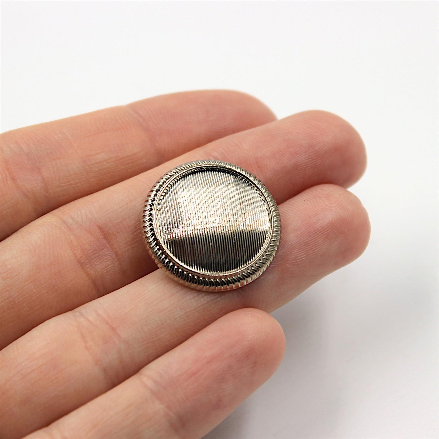 Grooved Metal Shank Button With Crimped Edge x1m - 5525