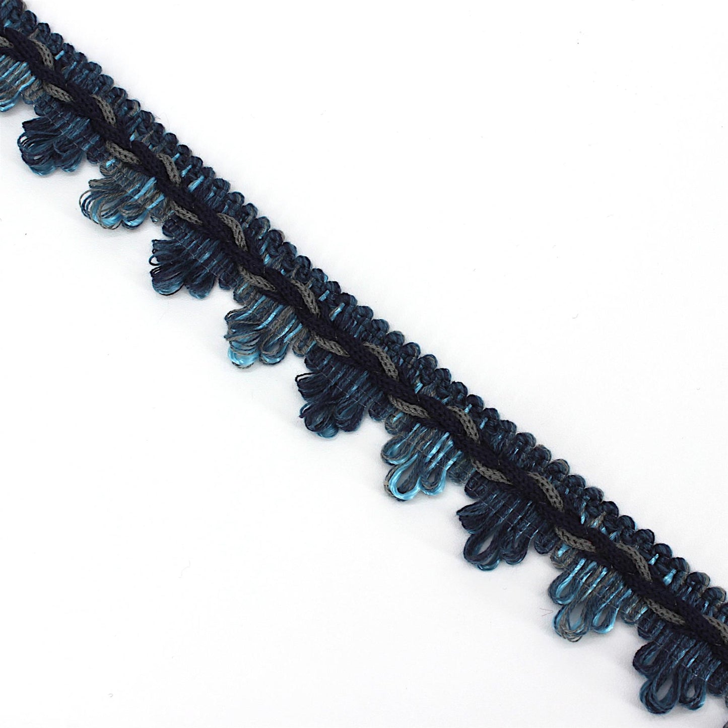 Vandyke Looped Fringe With Plait 27mm 5535