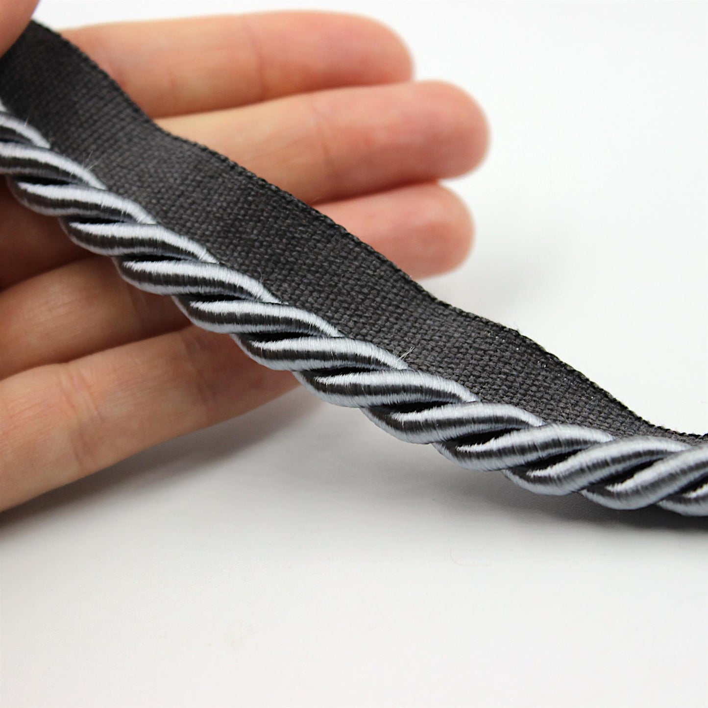 Silky Flanged Twisted Cord Insertion 9896