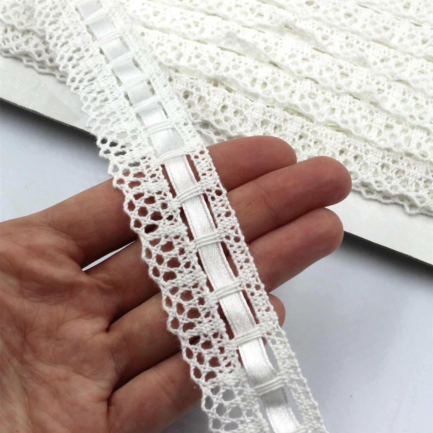 Cotton Lace with Woven Ribbon 26mm x 1m - 6316