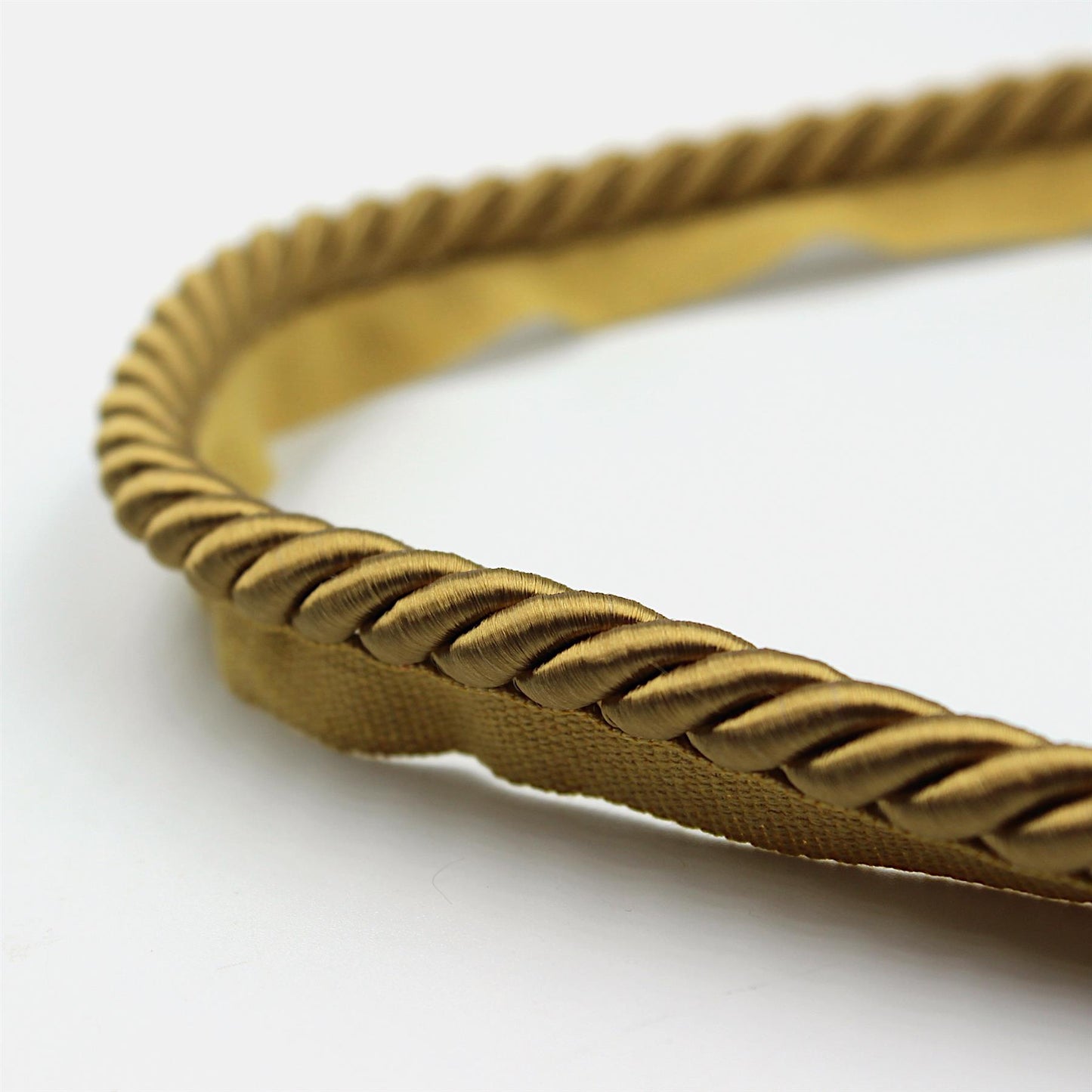Silky Flanged Twisted Cord Insertion 9896