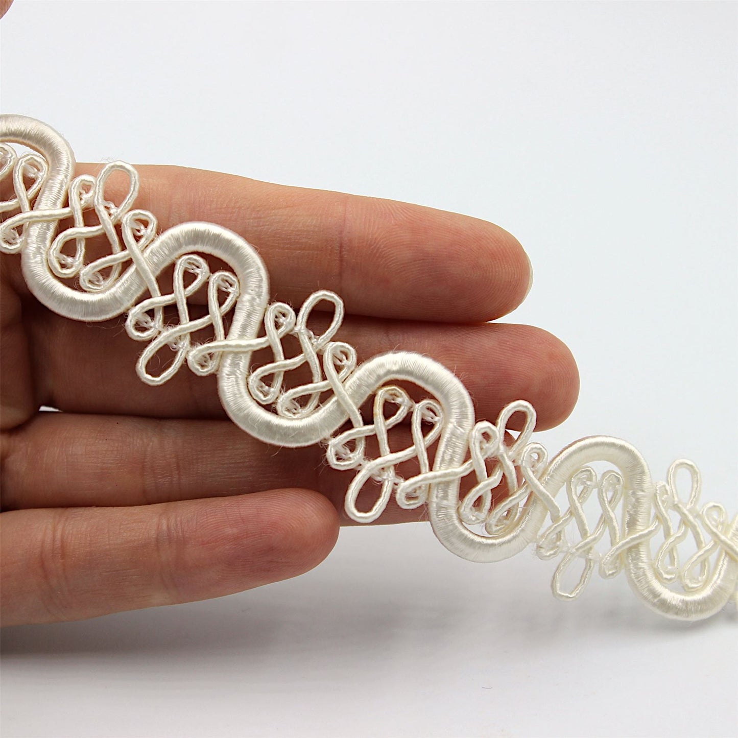 Ornate Scroll Snake Gimp Braid 25mm x 1m - 8083
