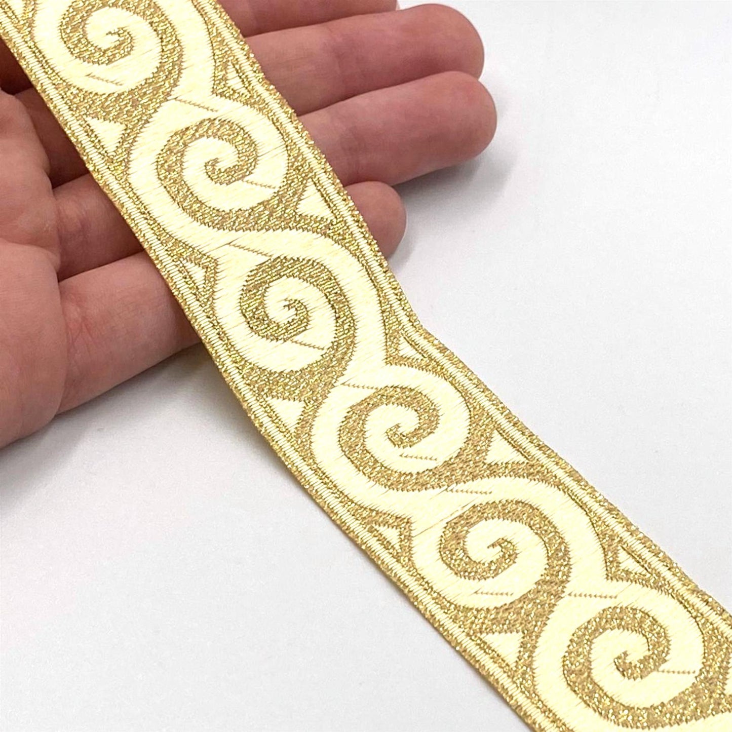 Swirl Design Metallic Braid Gold x1m - 9865