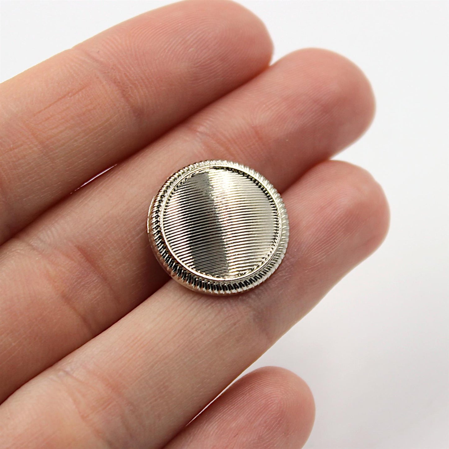Grooved Metal Shank Button With Crimped Edge x1m - 5525