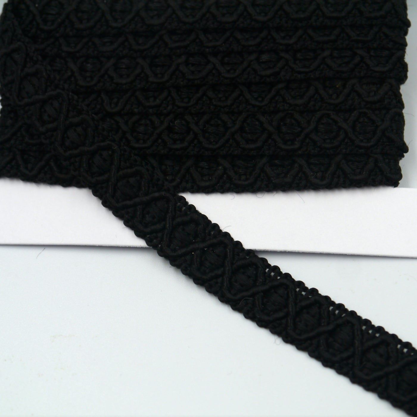 Gimp Braid with Criss Cross Design 12mm x 1m - 7980