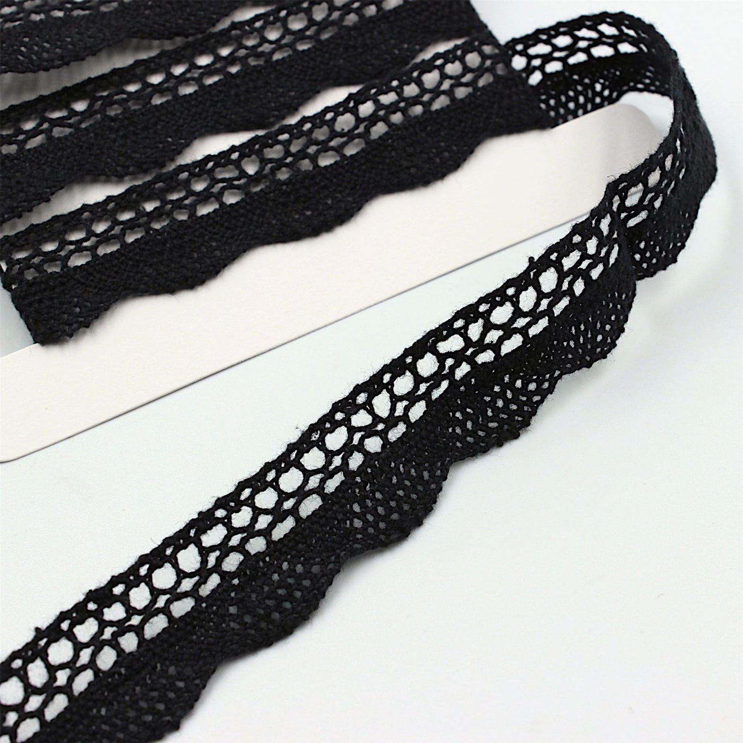 Single Scalloped Edge Lace 18mm 9233