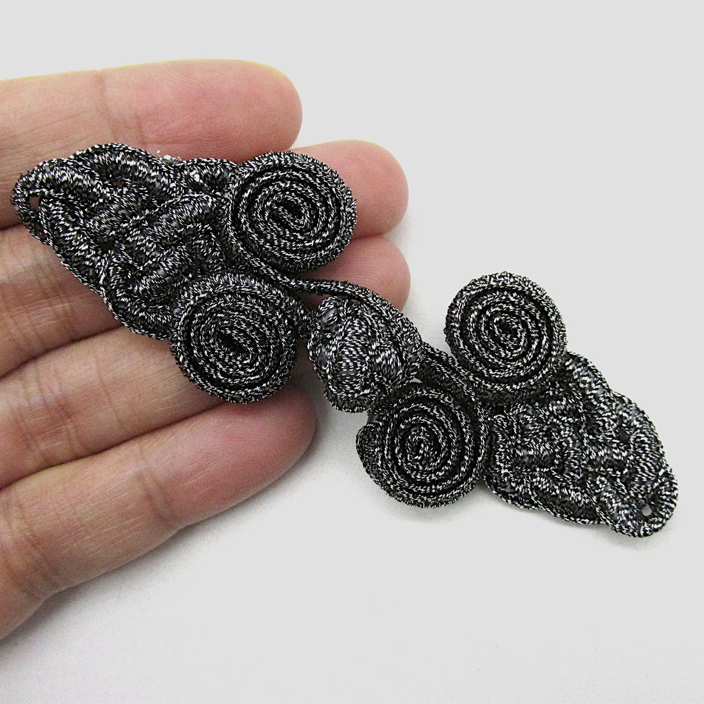Plaited Rolled Frog With Knot Button 7.5cm 9924