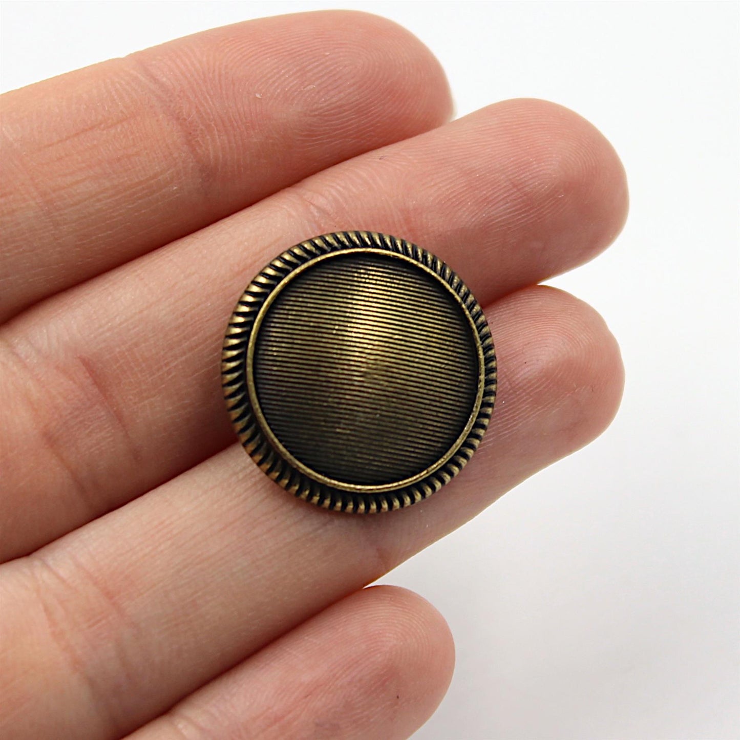 Grooved Metal Shank Button With Crimped Edge x1m - 5525