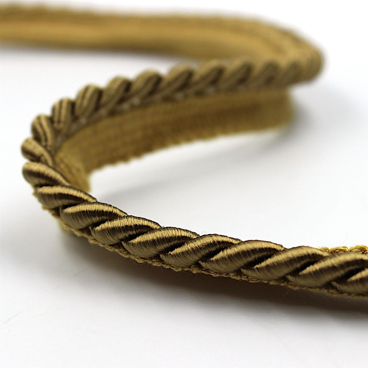 Silky Flanged Twisted Cord Insertion 9896