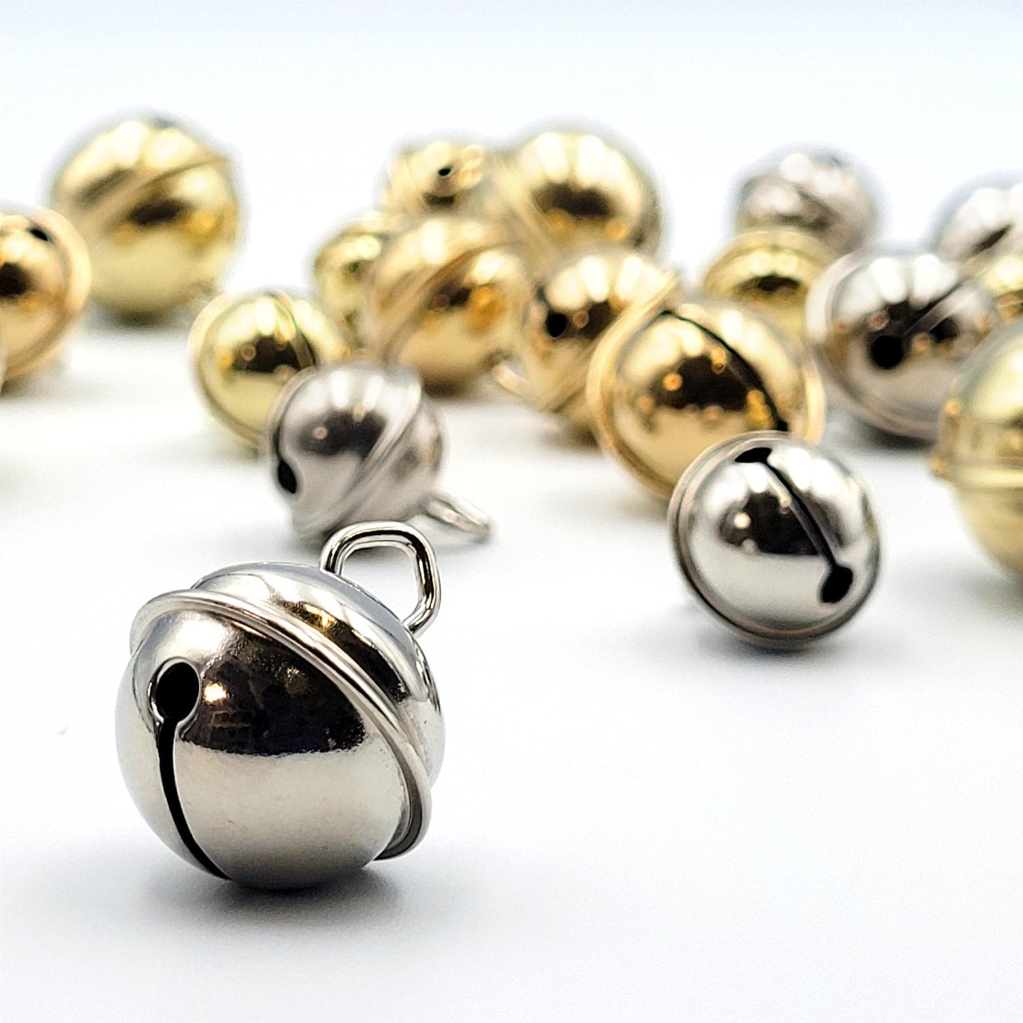 Round Metal Jingle Bells x 100 7053-100