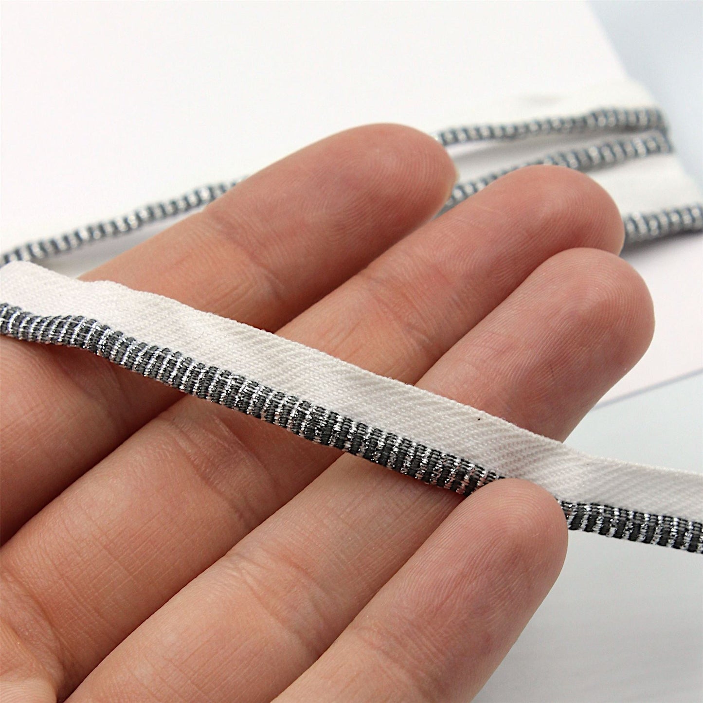 Silver Lurex Piping Insertion 2.5mm 6174