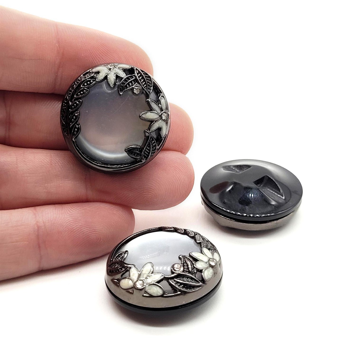 Large Floral Pearl Button - Gunmetal - 42L (22mm) - 5531