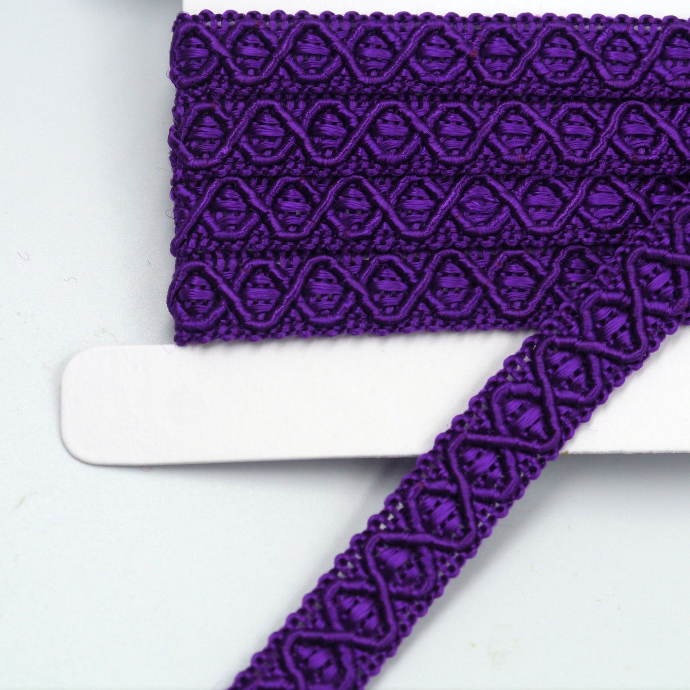 Gimp Braid with Criss Cross Design 12mm x 1m - 7980