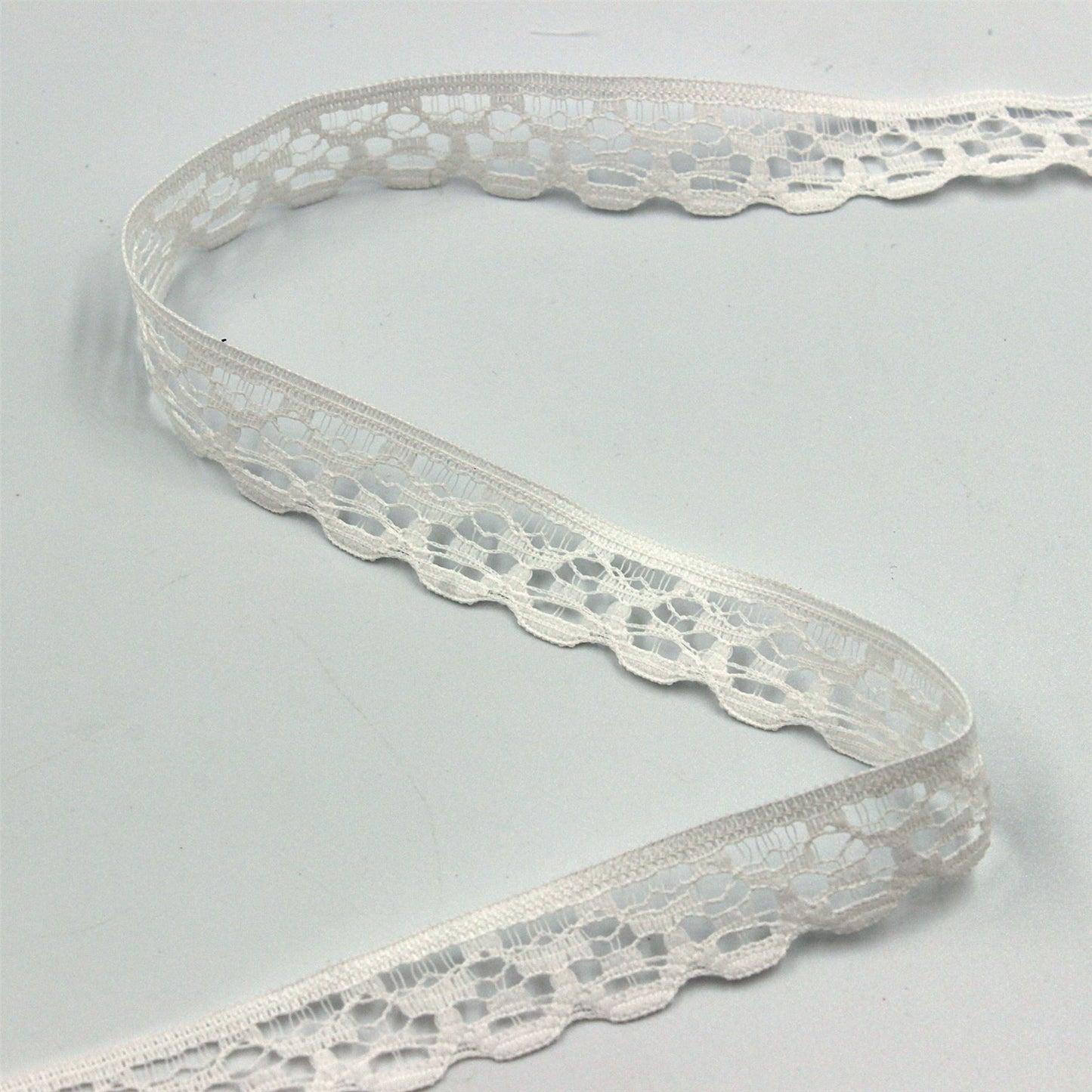 Scallop Edge Lace White 15mm x1m - 3289