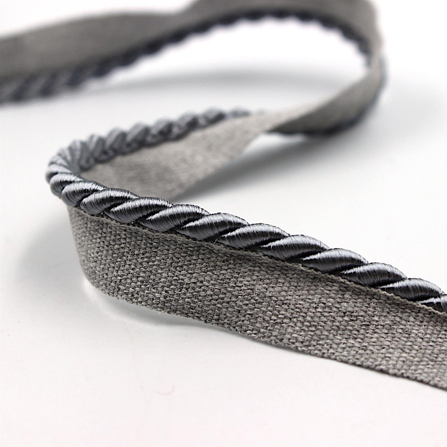 Silky Flanged Twisted Cord Insertion 9896