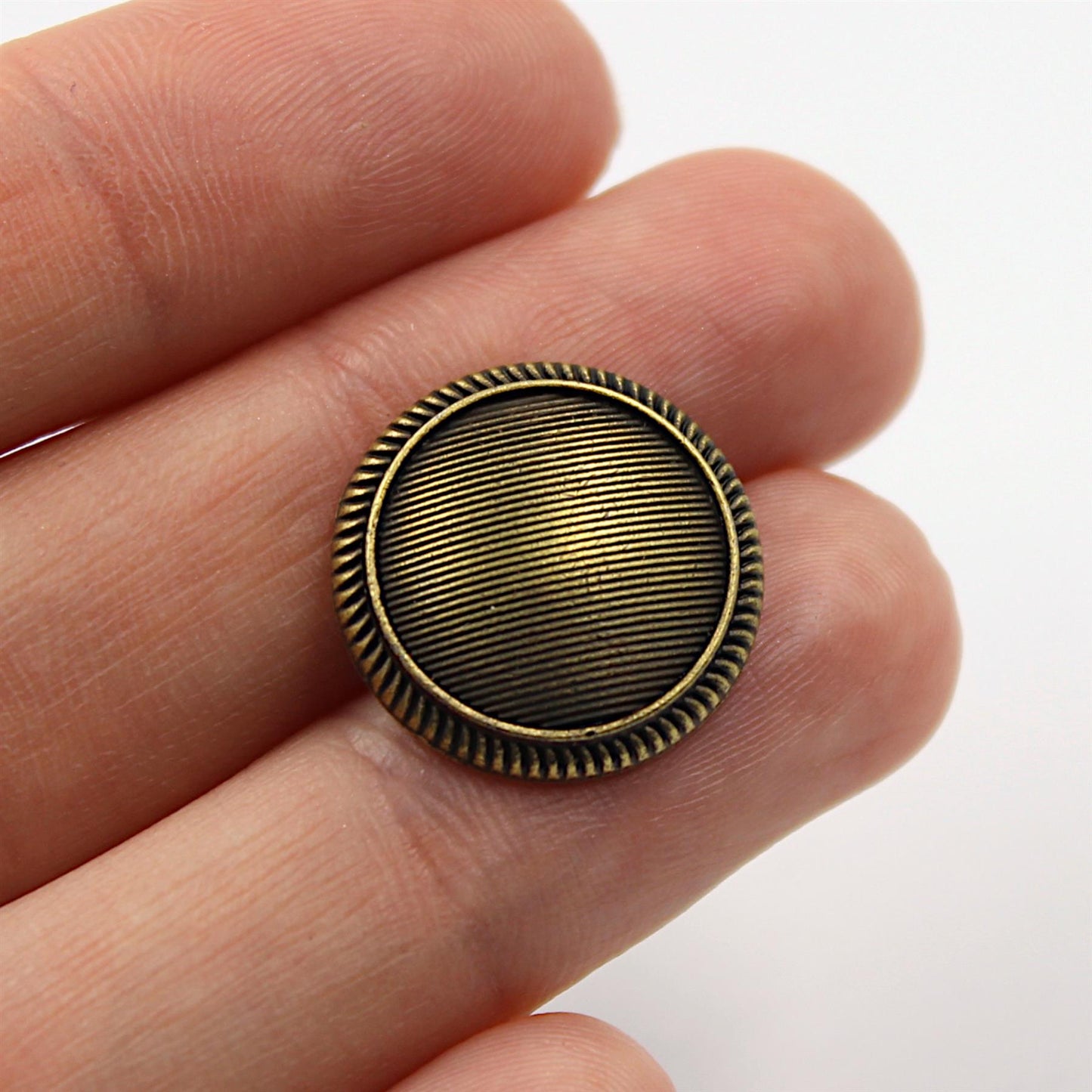 Grooved Metal Shank Button With Crimped Edge x1m - 5525