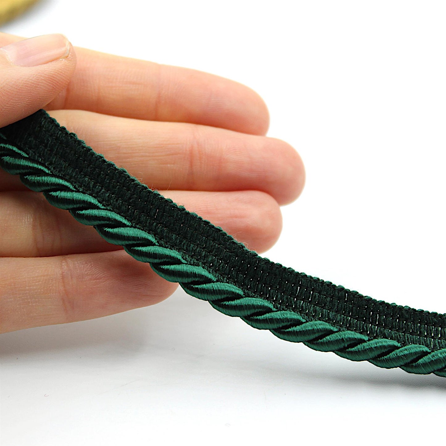 Silky Flanged Twisted Cord Insertion 9896