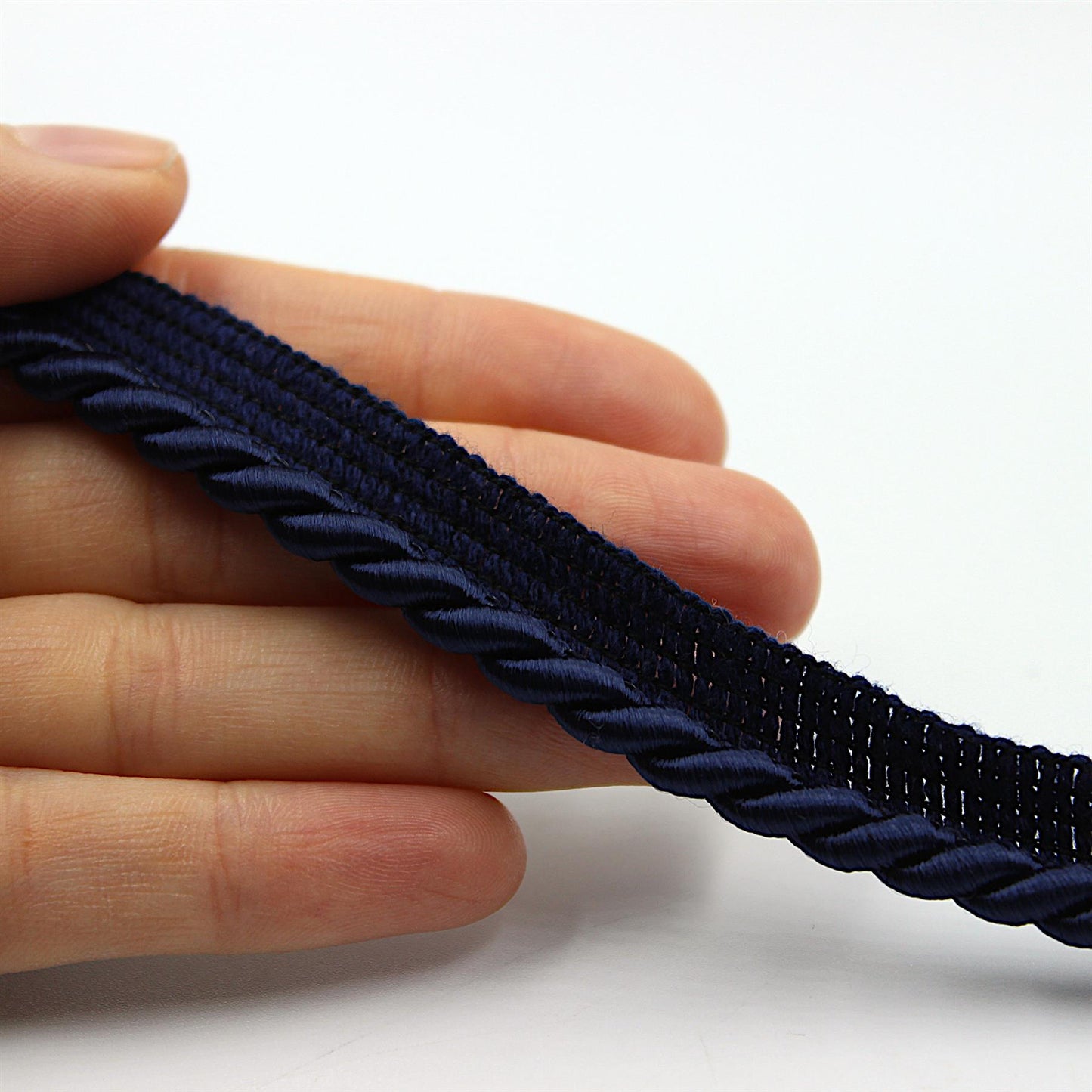 Silky Flanged Twisted Cord Insertion 9896