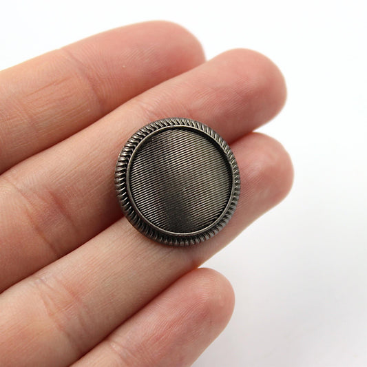 Grooved Metal Shank Button With Crimped Edge x1m - 5525