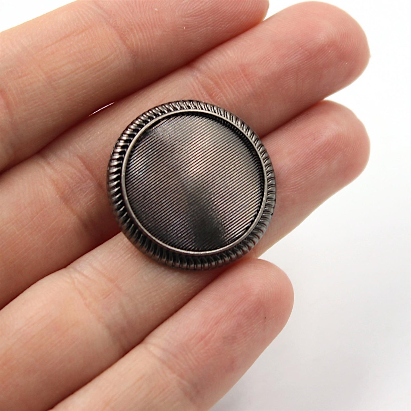 Grooved Metal Shank Button With Crimped Edge x1m - 5525