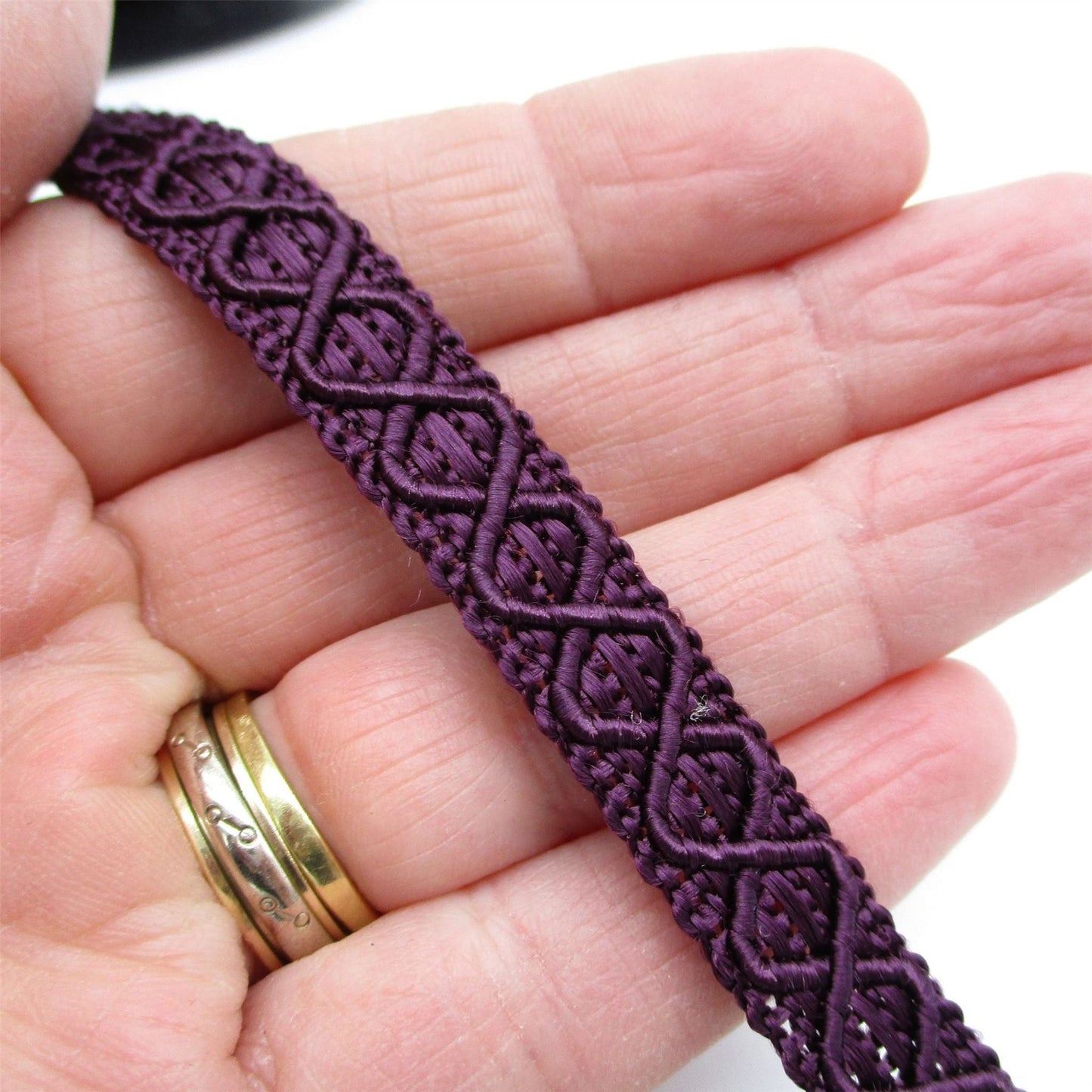 Gimp Braid with Criss Cross Design 12mm x 1m - 7980
