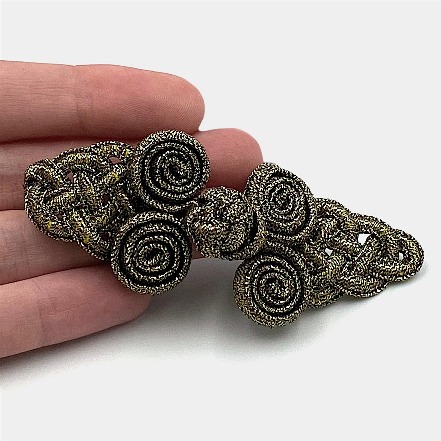 Plaited Rolled Frog With Knot Button 7.5cm 9924