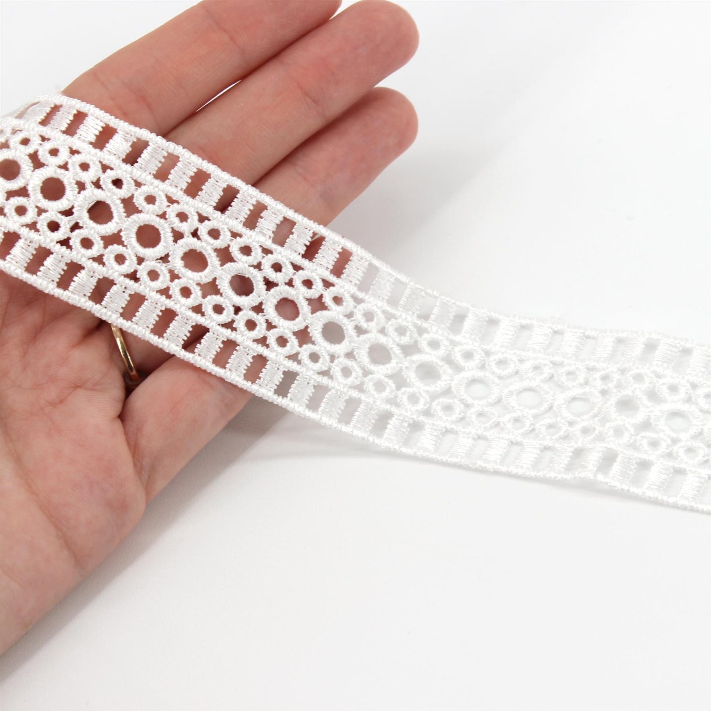 Barnacle Guipure Lace 33mm x 1m - 5557