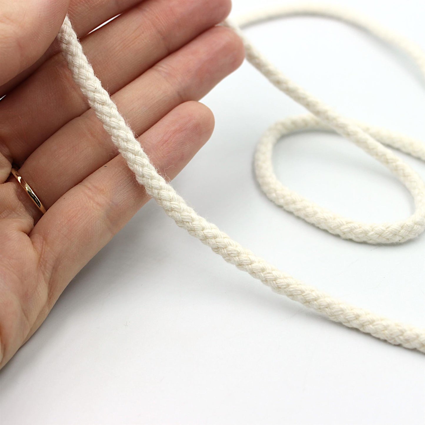 Round Plaited Cord 4mm x5m - 9868