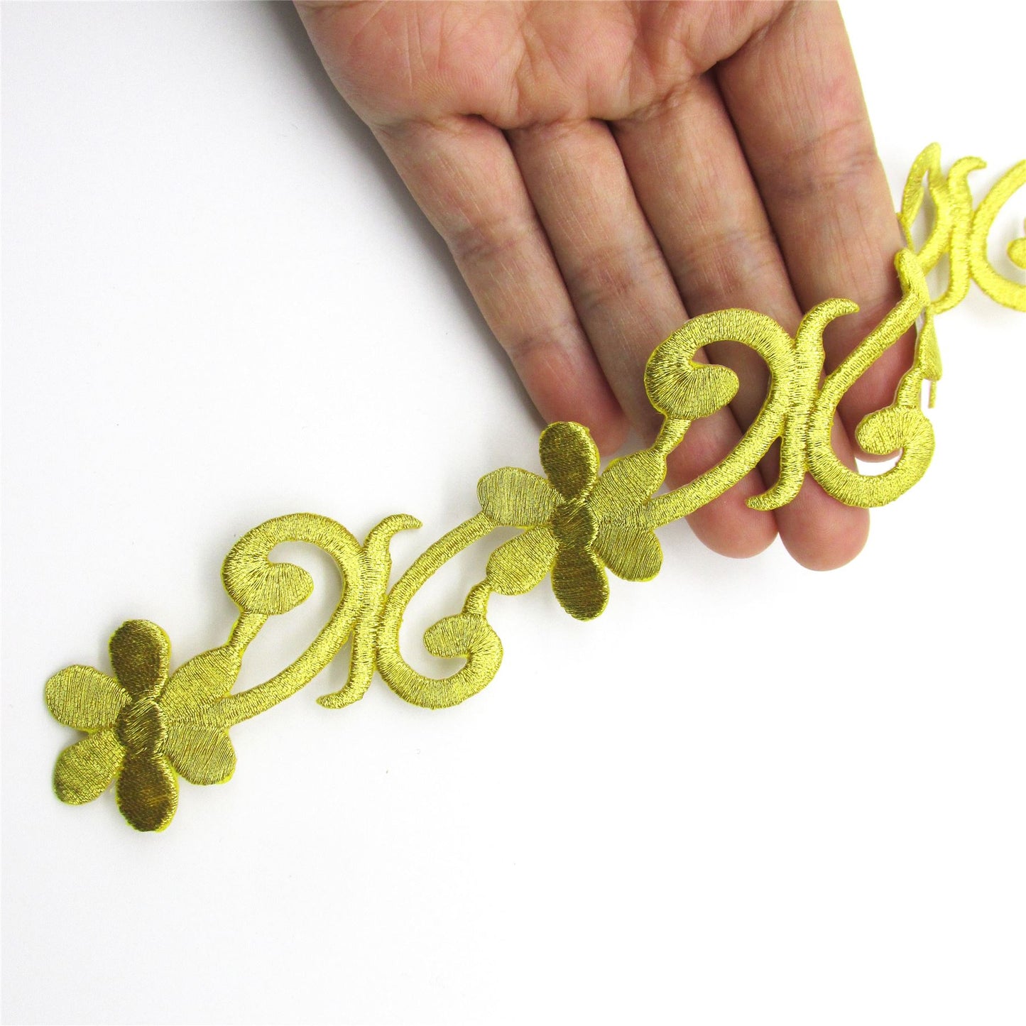 Gold Cornelli Flower Motif Gold 23cm 9095