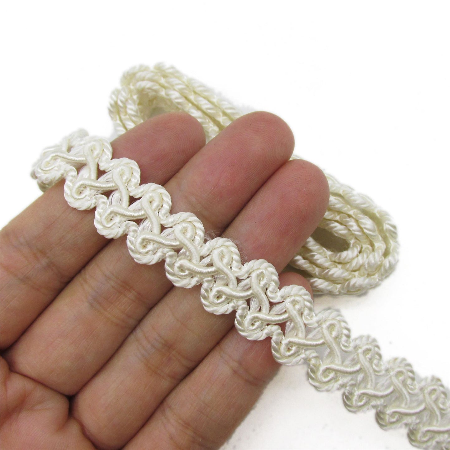 Wavy Pattern Gimp Braid - Ivory - 15mm - by the metre - 7600