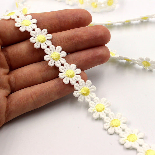 White Daisy Flower Braid - 12mm - by the metre - 8929
