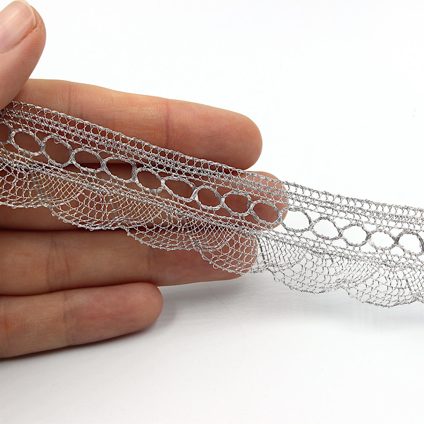 Fan-Edged Open-Work Fine Lace - 20mm - by the metre - 9070
