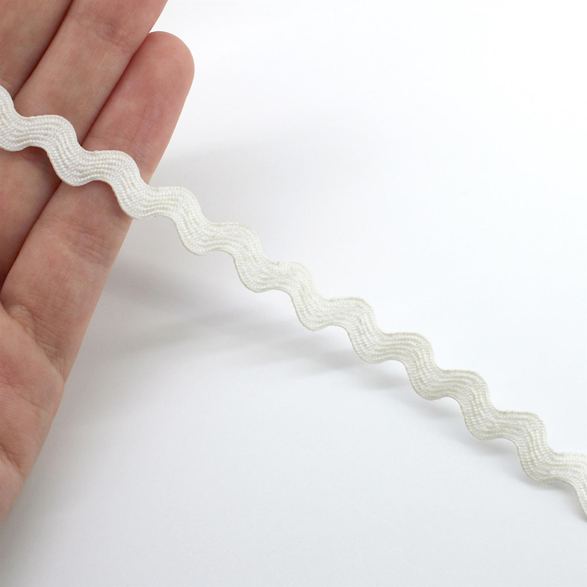 Serpentine Ric Rac Braid - by the metre - 6029