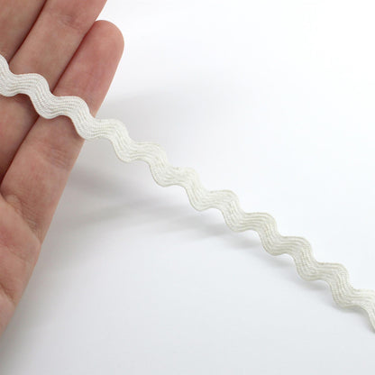 Serpentine Ric Rac Braid - by the metre - 6029