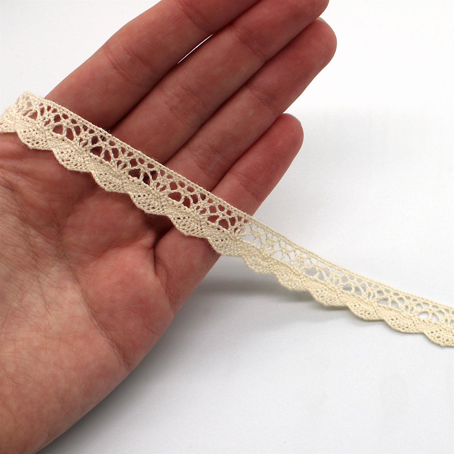 Scalloped Edge Cotton Lace - Natural - 15mm - by the metre - 5602