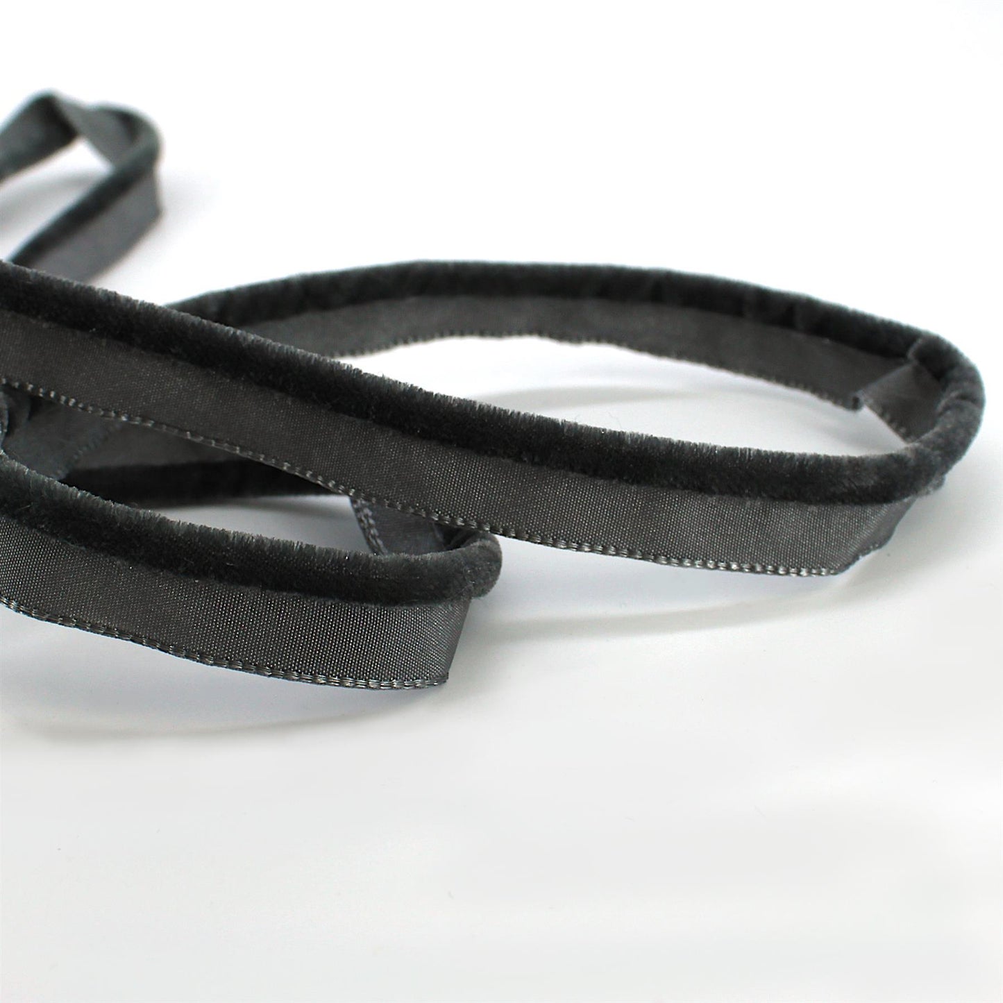 Velvet Insertion - 11mm - by the metre - 6431