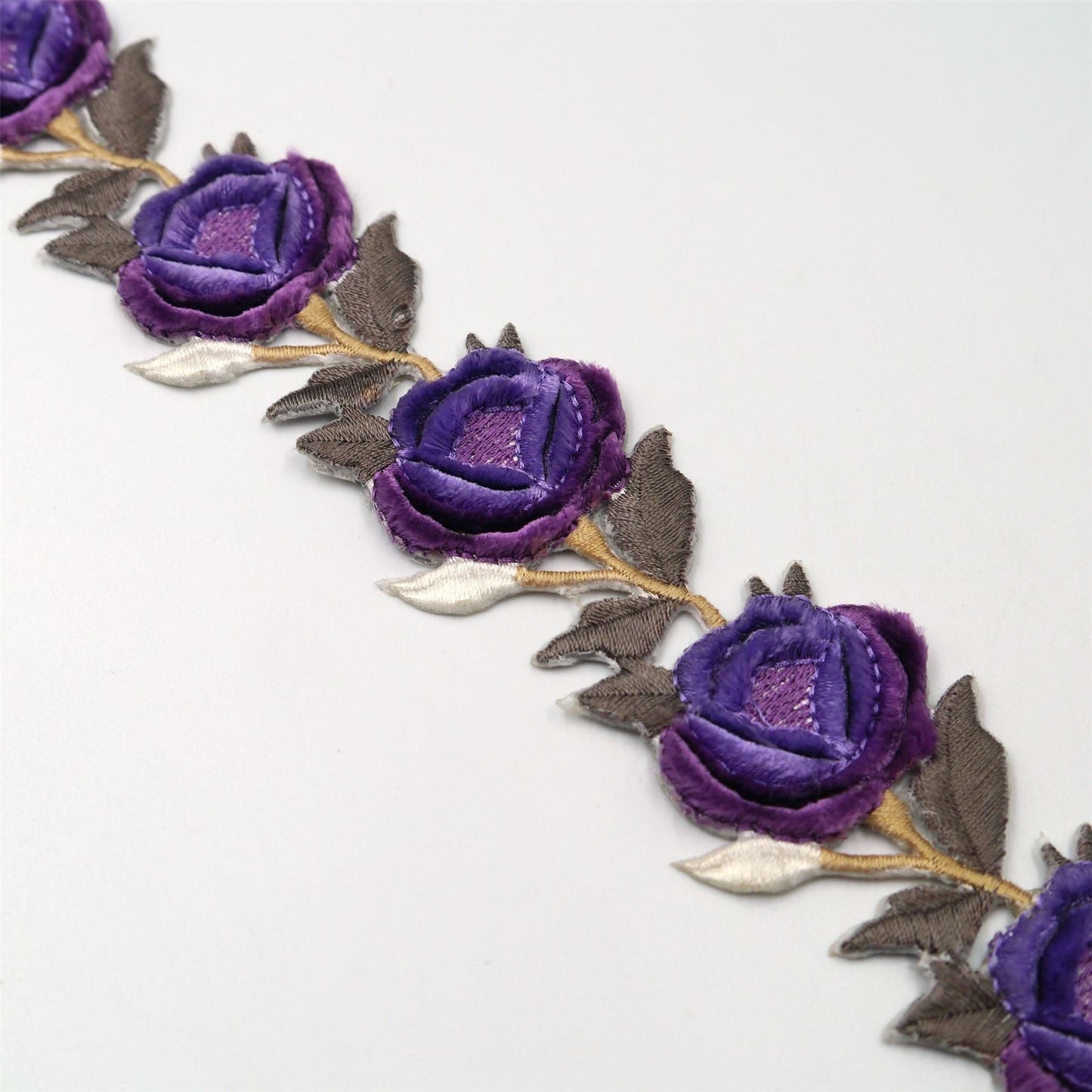 Iron-On Chenille Flower Braid 40mm 9085