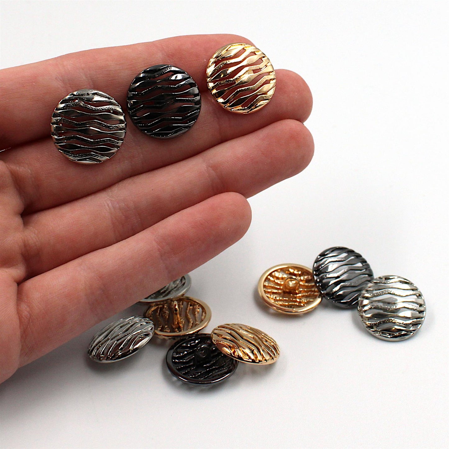 Wavy Metal Shank Button - 28L (18mm) x 1 - 5572