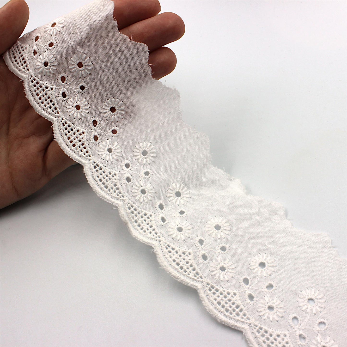 Scalloped Flower Broderie Anglaise - White - 55mm - by the metre - 8653